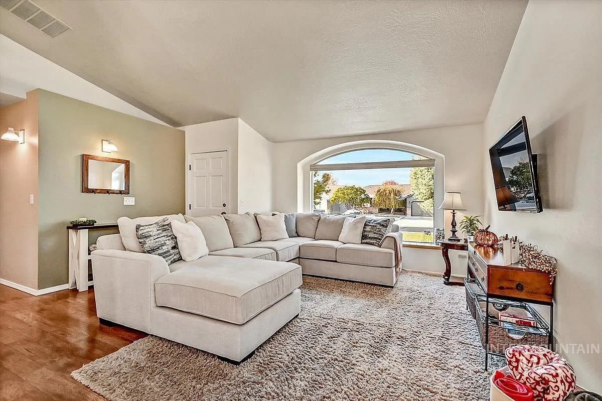 5668 South Kalmia Place