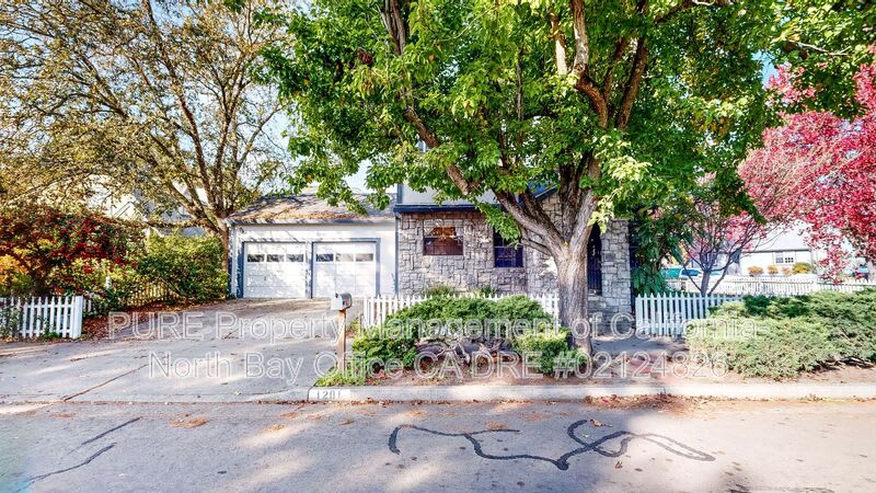 1201 Jennings Avenue