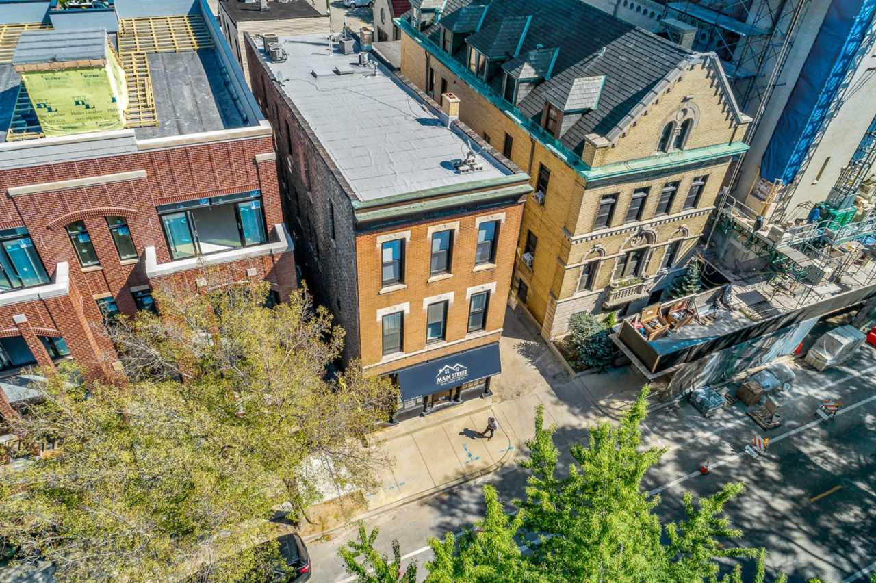 2315 N Southport Ave