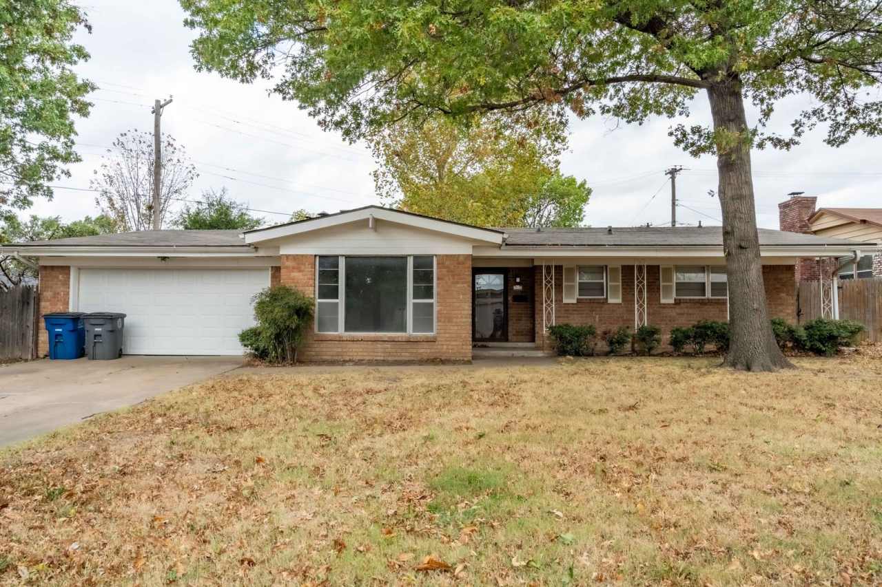 Gorgeous Ranch Style Home with 3 Bedrooms 1.5 Bath!