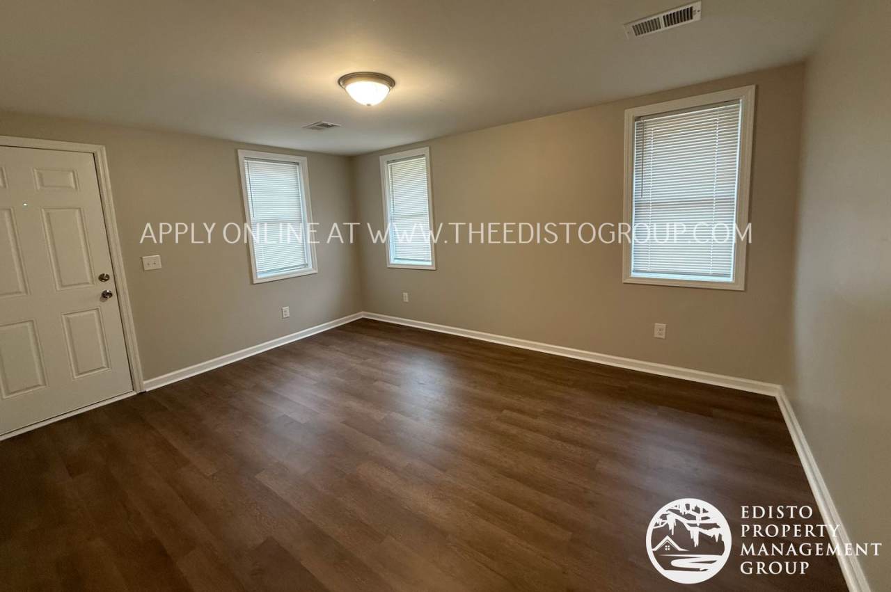 Freshly Renovated 3-Bedroom with Screened Porch