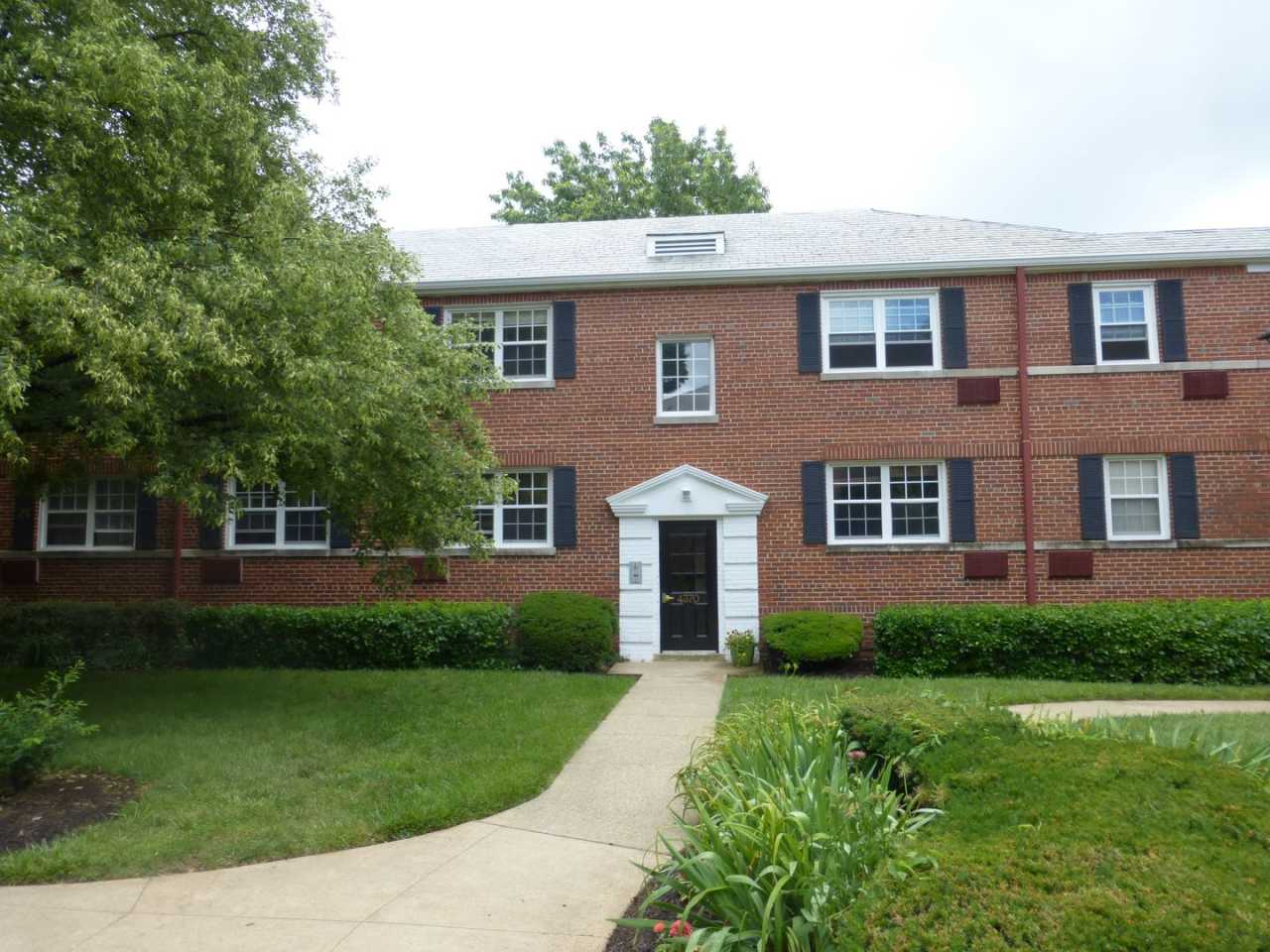 Top Floor 2BR, 1BA Garden Condo Near Ballston Metro