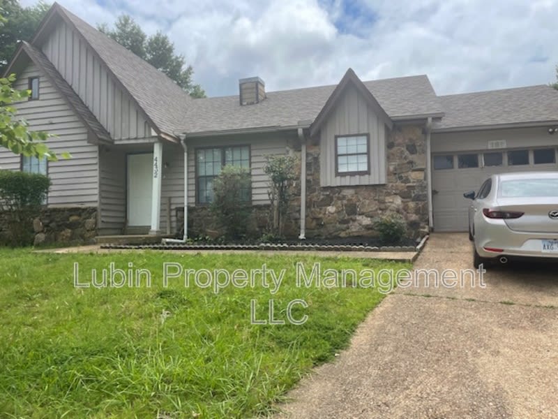 4432 Valley Cv