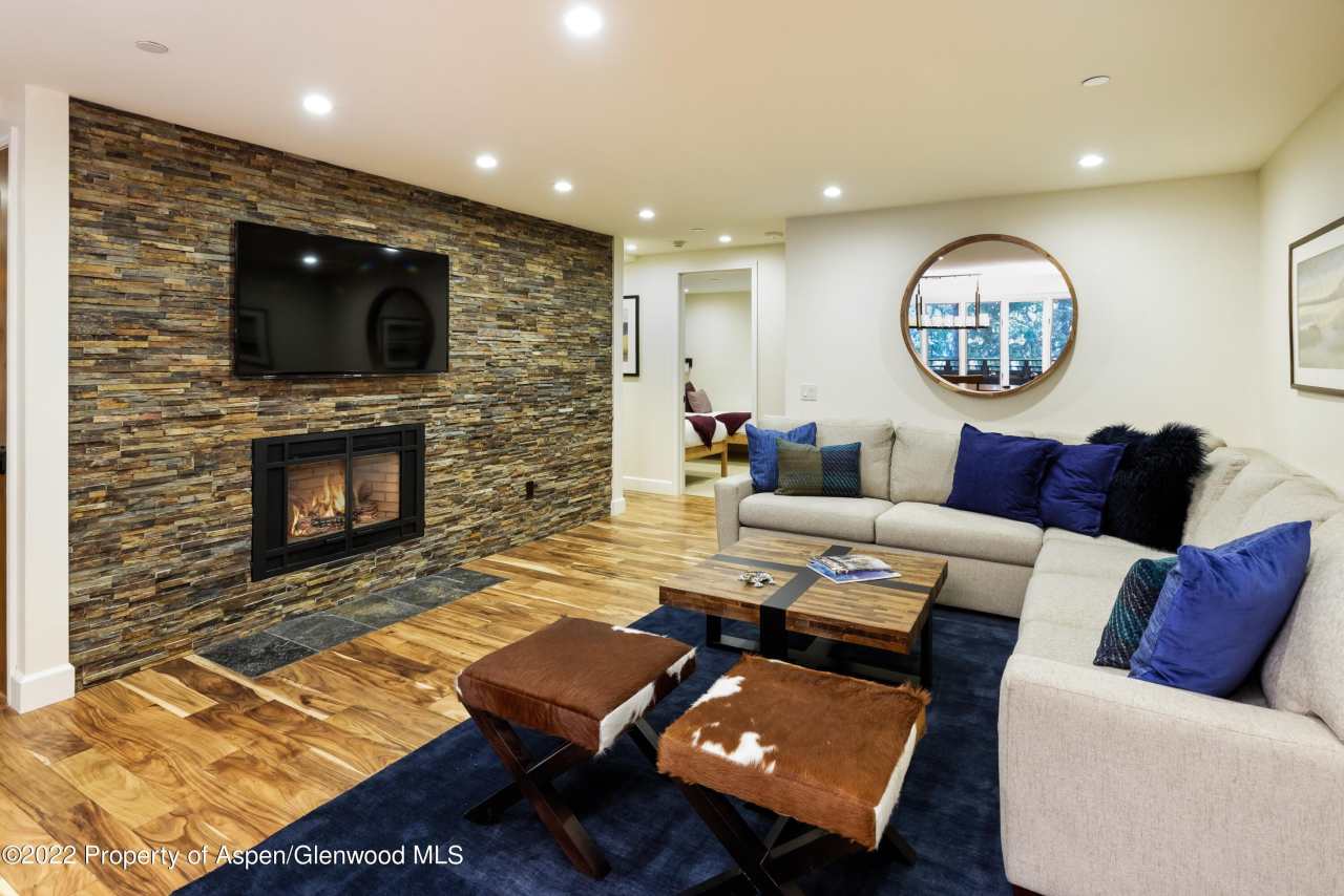 611 S West End Street unit: 7