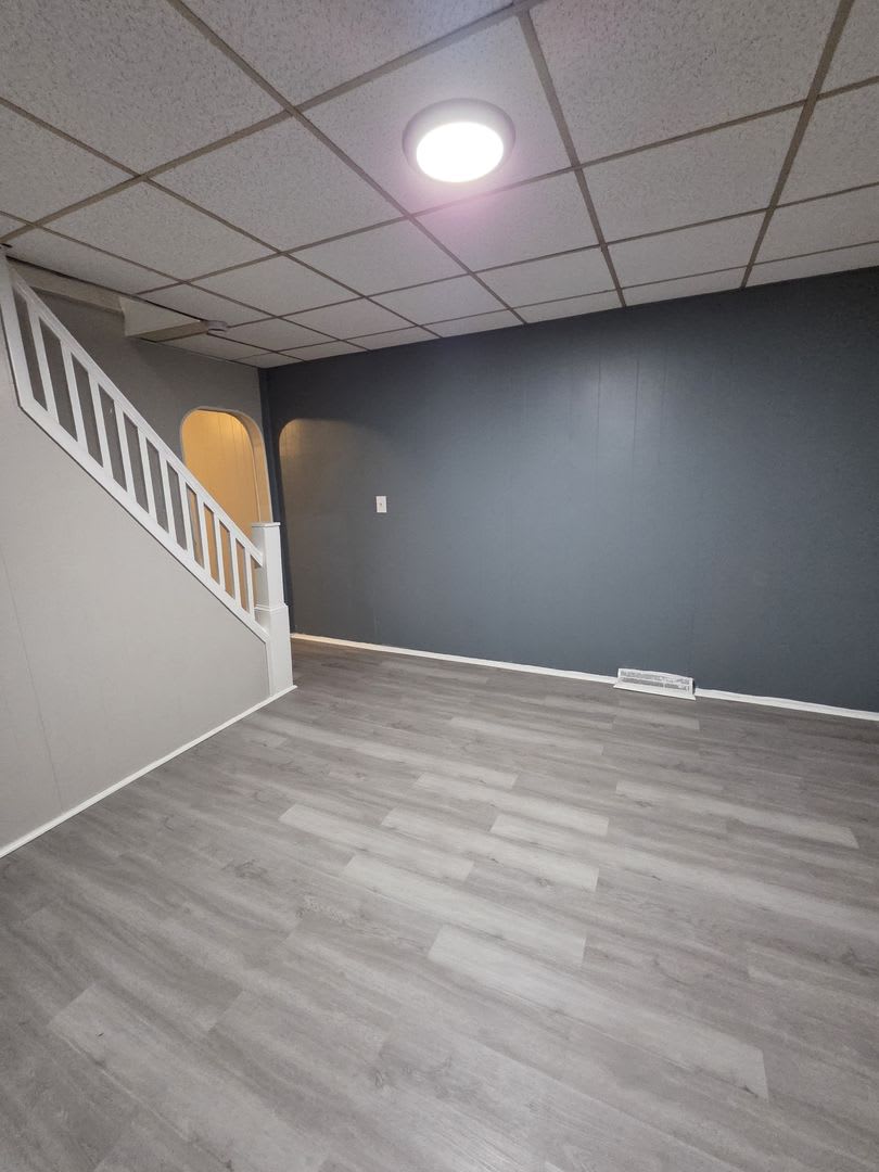 2 Bedroom House w/ washer and dryer hook up