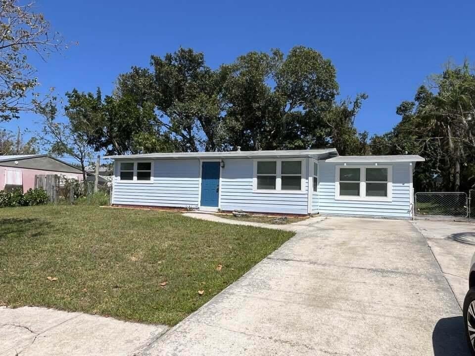 1405 NE Waveland Avenue