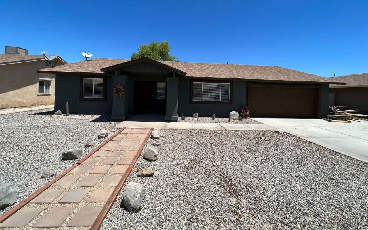 4 BEDROOM HOME CLOSE TO SCHOOLS!