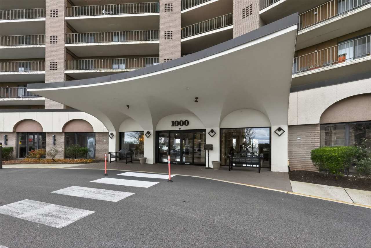 Now Available: Lovely 2 Bedroom, 2 Bath Condo in KOP!!