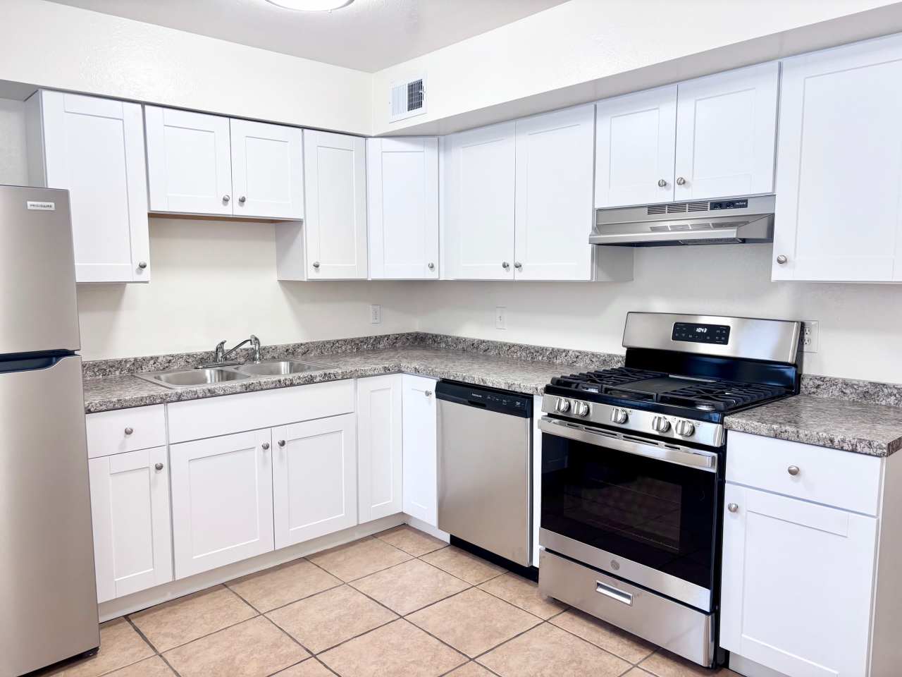 3531 E Montecito Ave