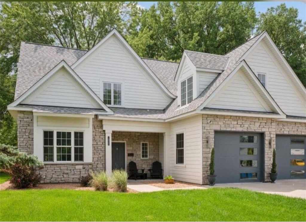 1032 Gardner Street E