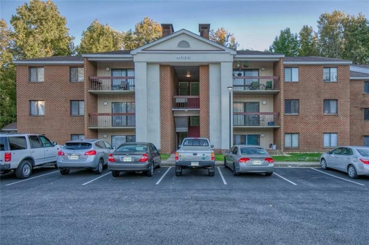 2 bedroom/ 2 full bathroom- Governor's Square