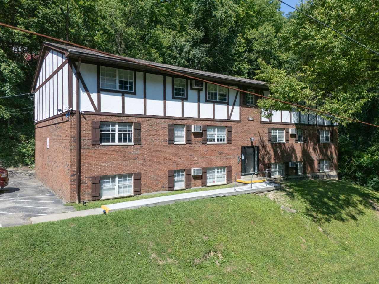 ✨ December Special: $900/month Charming 1-Bedroom Apartments in Cincinnati’s Hidden West Side Gem! ✨