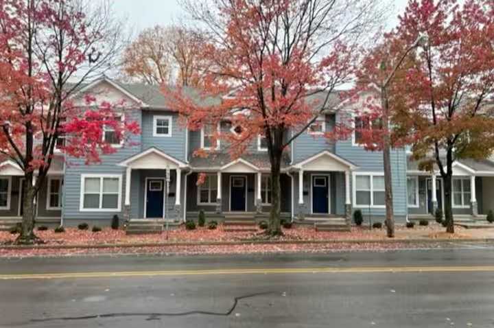 806 Vincennes St
