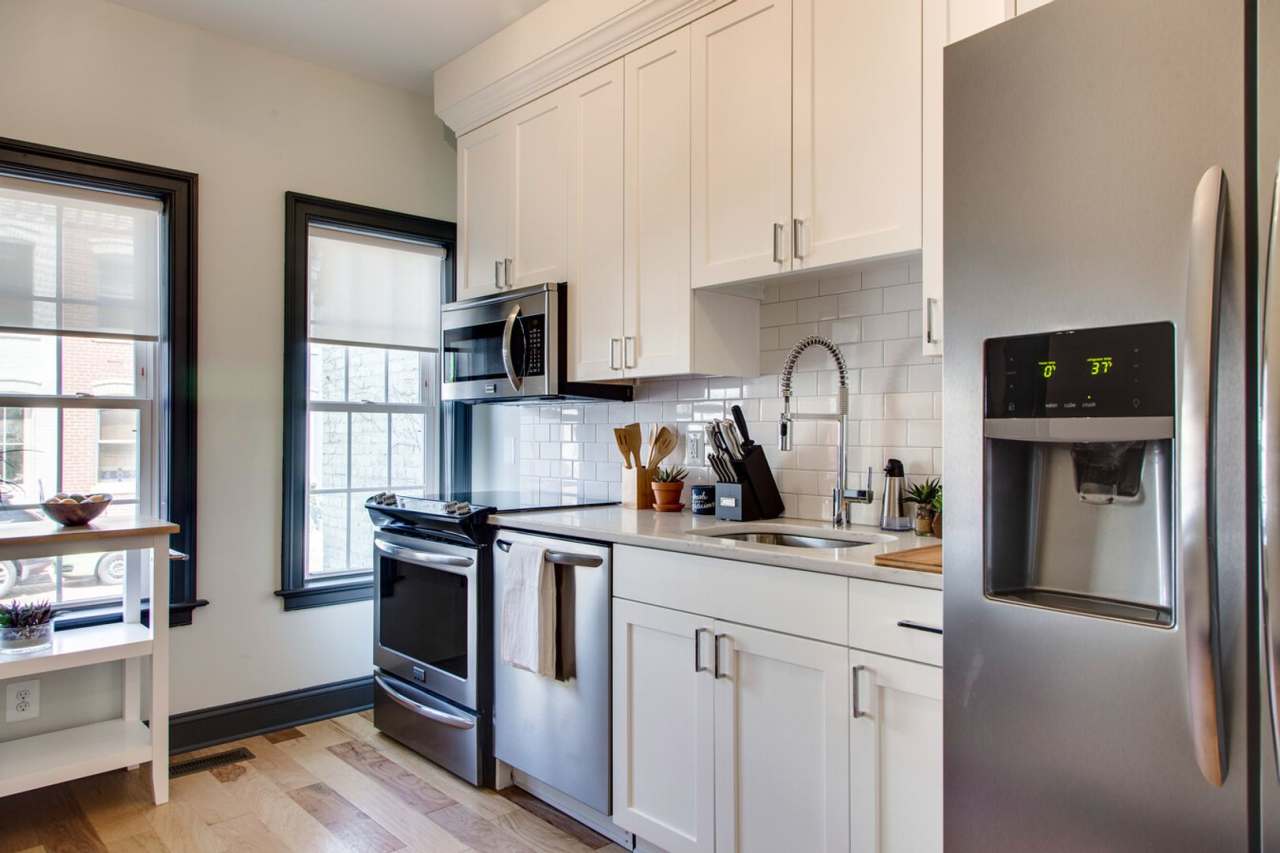 410-412 Richardson PL NW