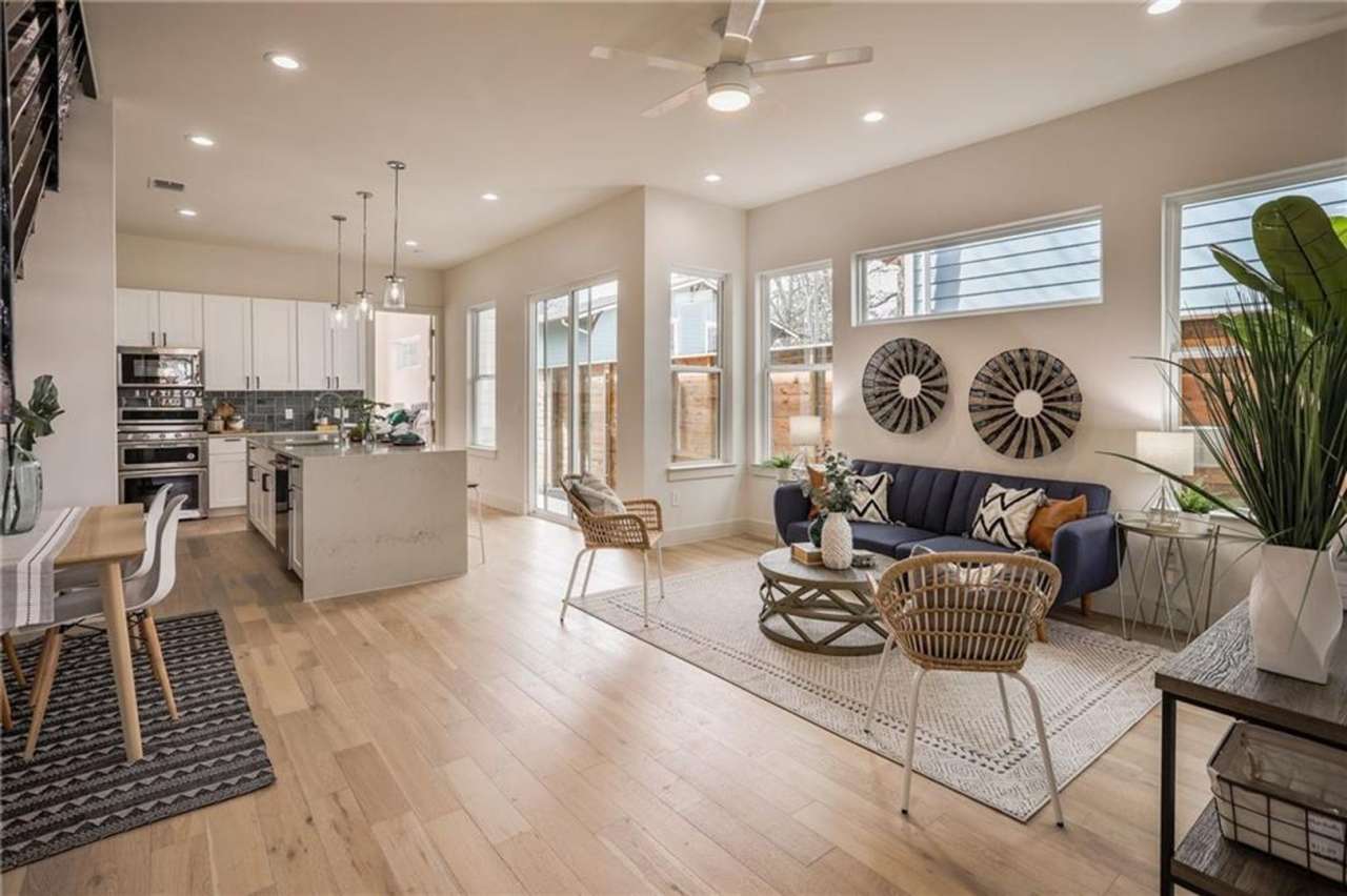 Gorgeous 2X2 Near UT and Hancock Golf Course