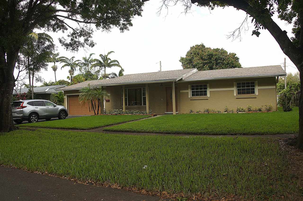 Great location close to parks and 595. less than 20 min away from Fort Lauderdale Airport