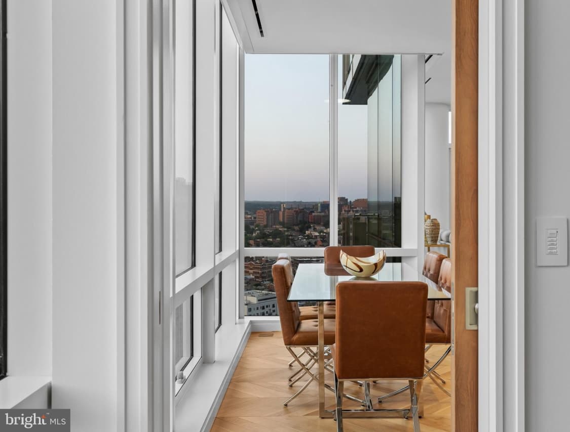 300 INTERNATIONAL Drive unit: 2303