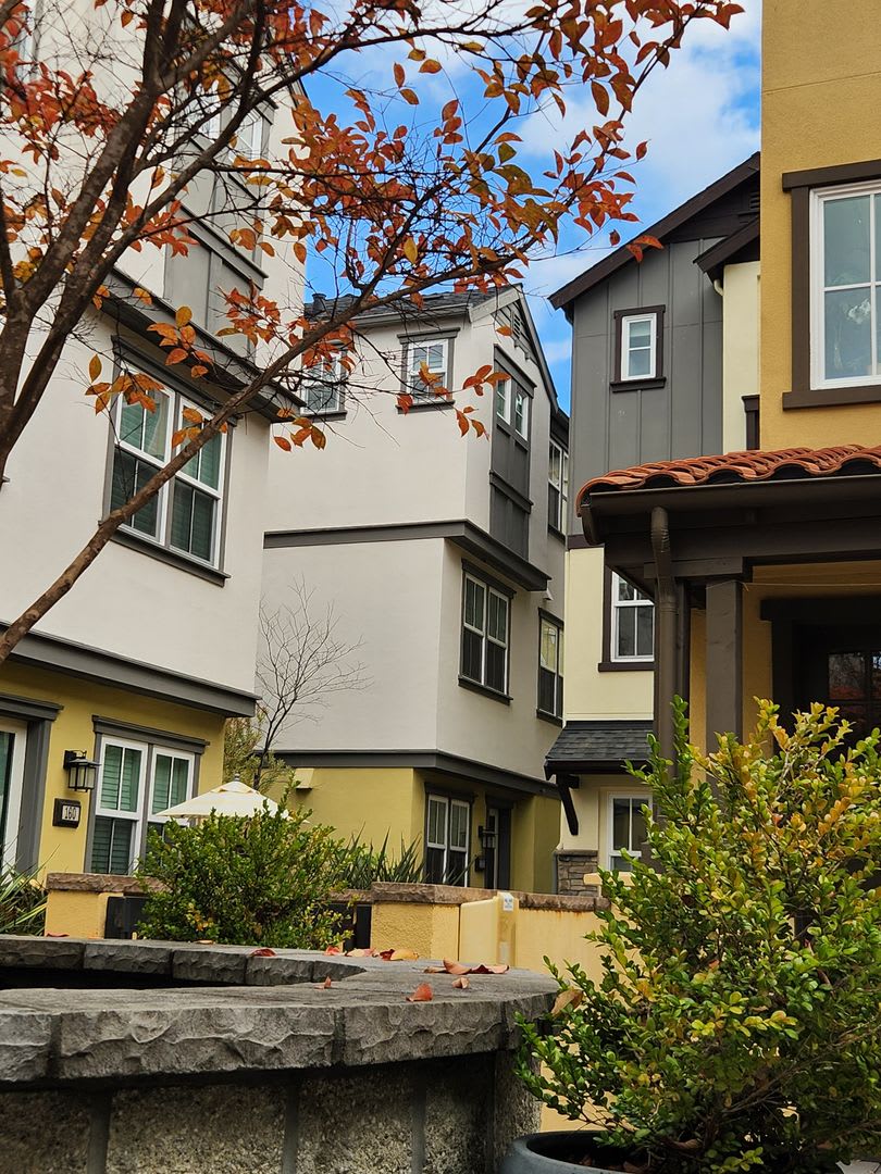 Modern 3 bed 2.5 bath townhome