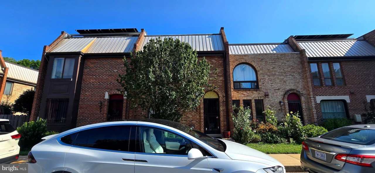 503 BRUMMEL COURT NW