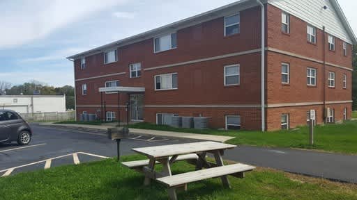 Meadow Dr Apartments