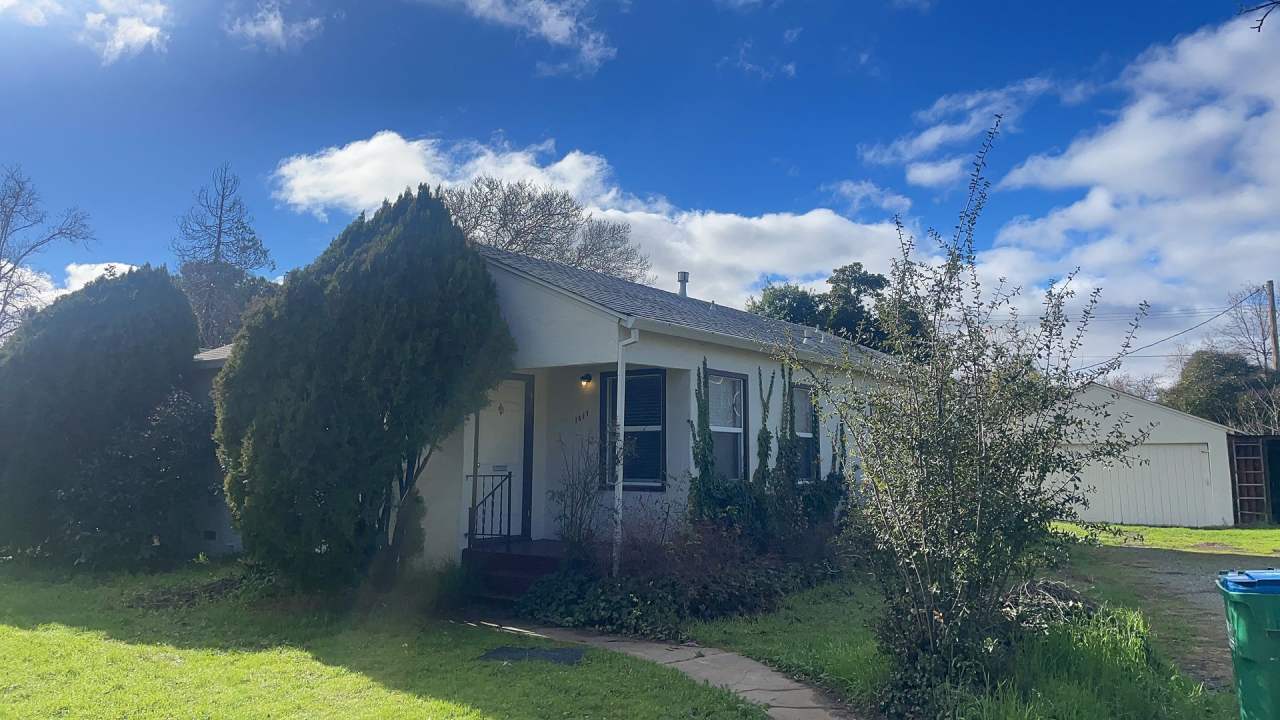 Cozy and Spacious 2-Bedroom House!