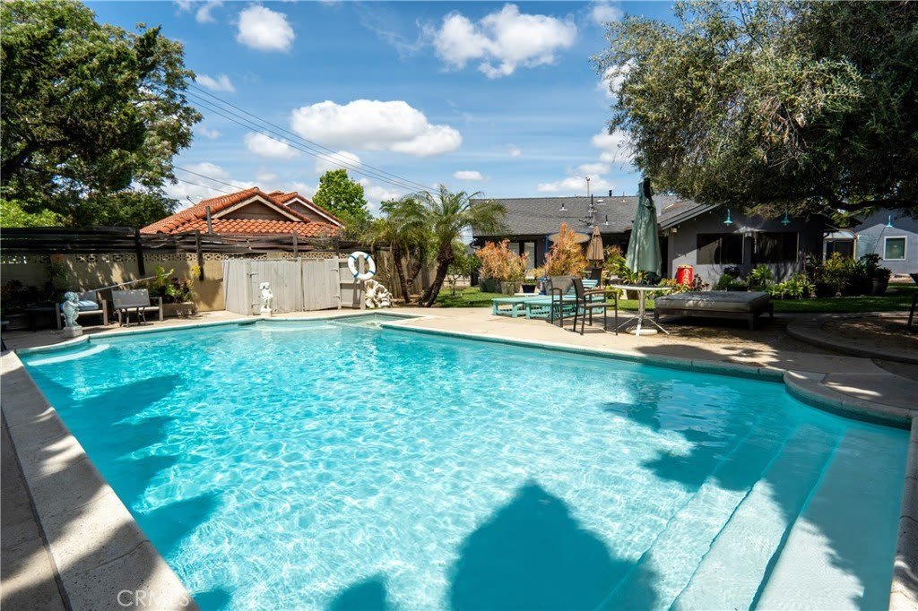 1304 E Carleton Avenue