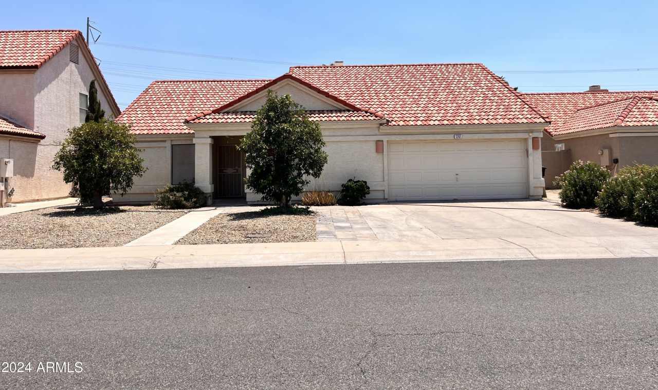 1261 E COMMERCE Avenue