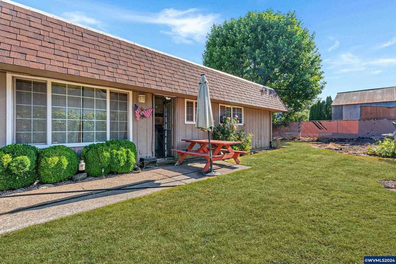 2 Bedroom Condo For Rent