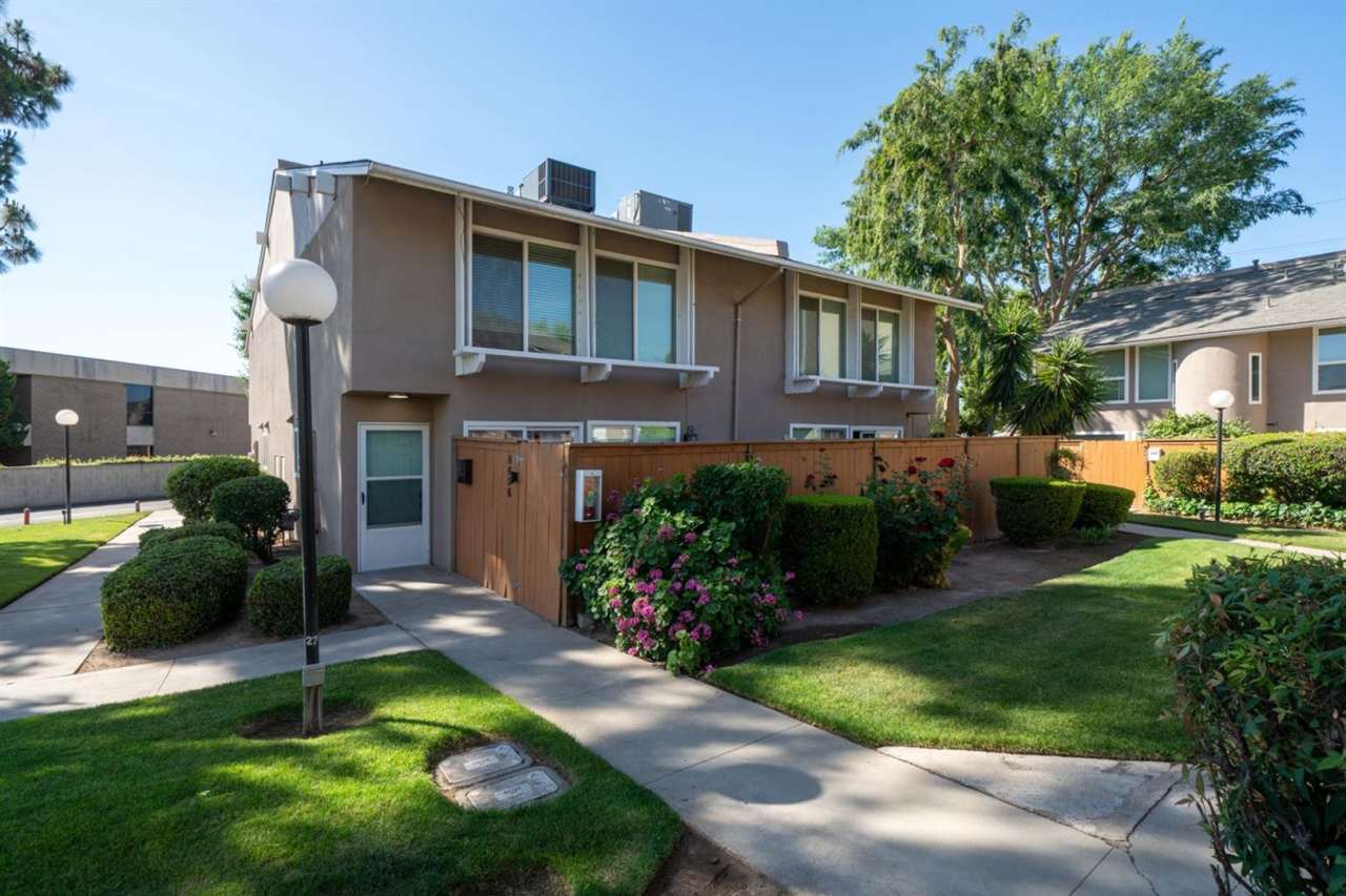 Townhouse in Northeast Fresno