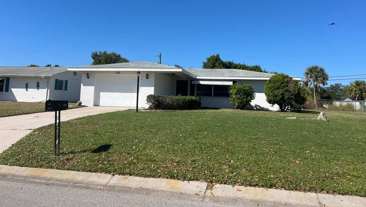 MOVE-IN READY! 2BR/2BA/1CG IN VENICE EAST