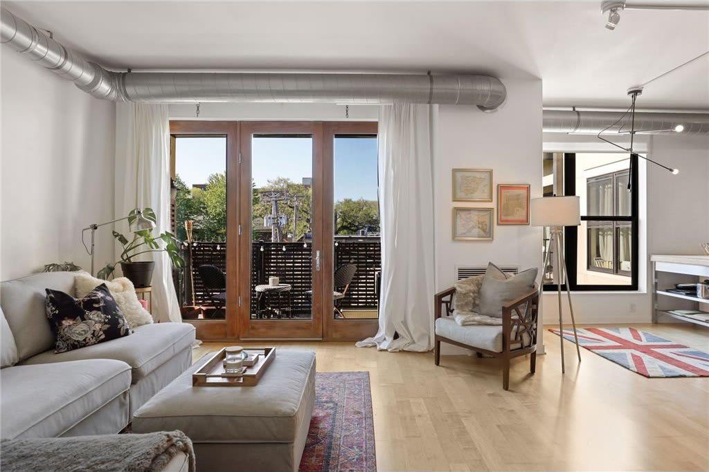 15 E Franklin Avenue