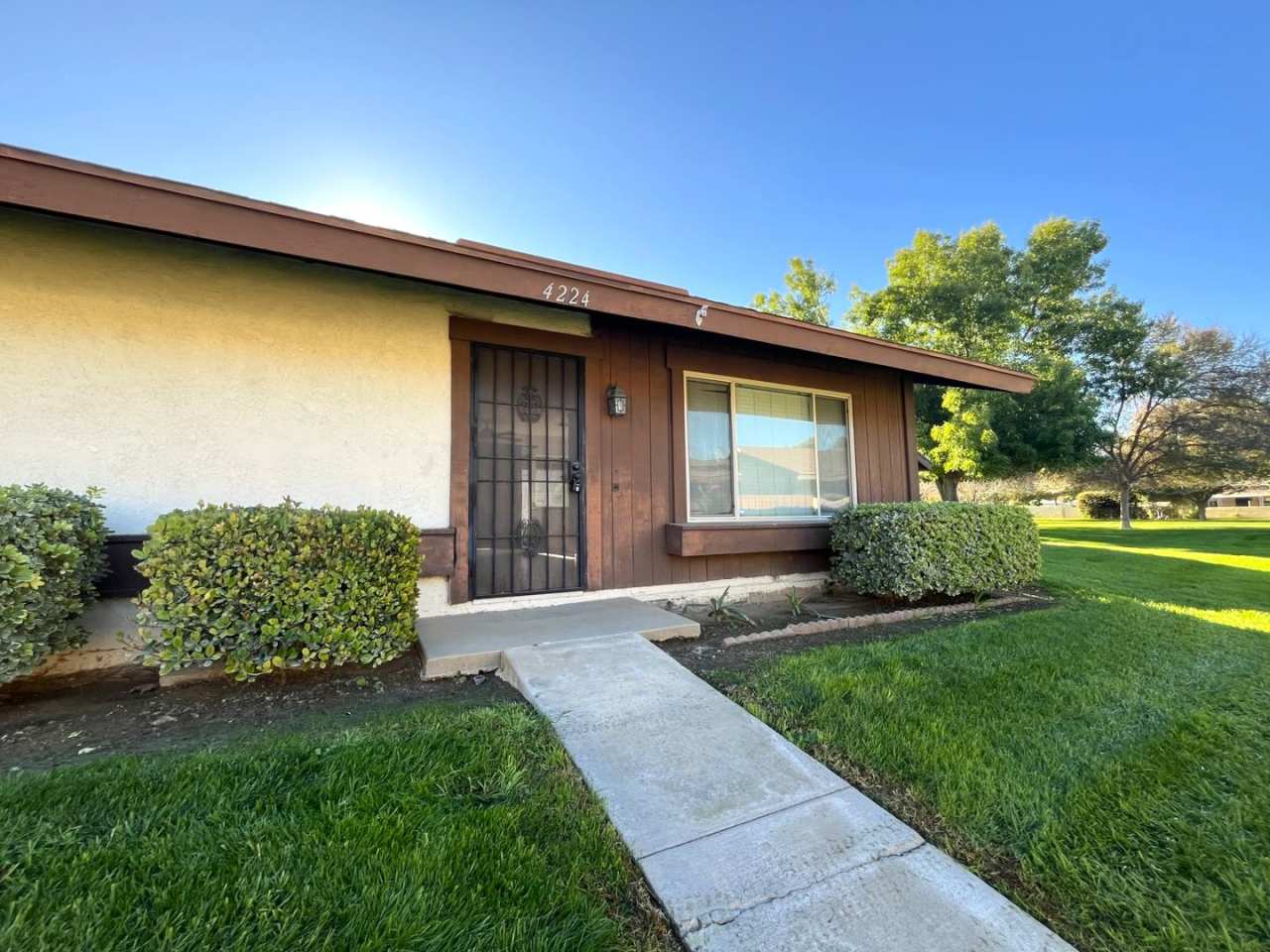 4224 Kingsbury Place Riverside, CA 92503