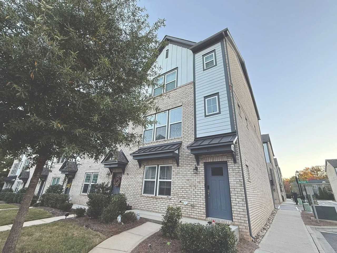 Charming 3BR Townhome in Charlotte (Cotswold Area)