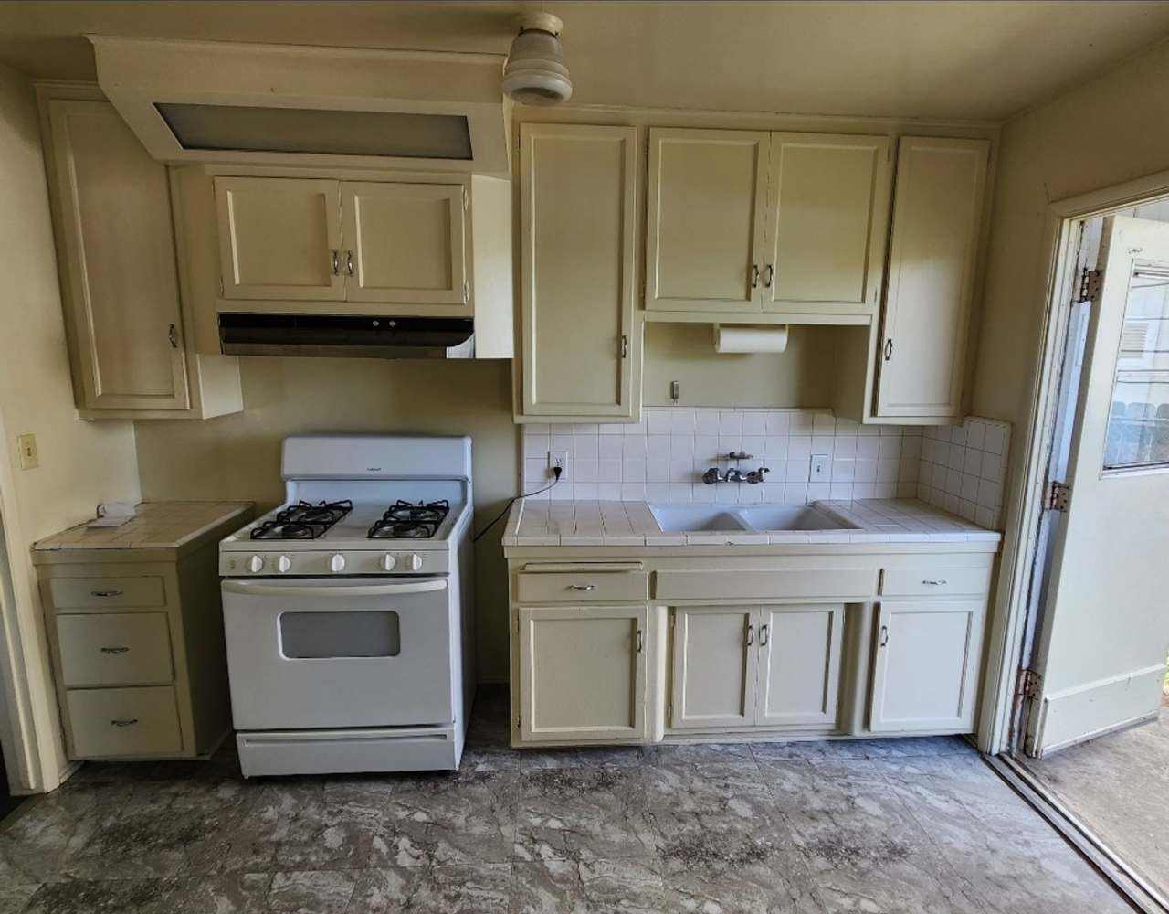 Cute 2 bedroom 1 bath close to town