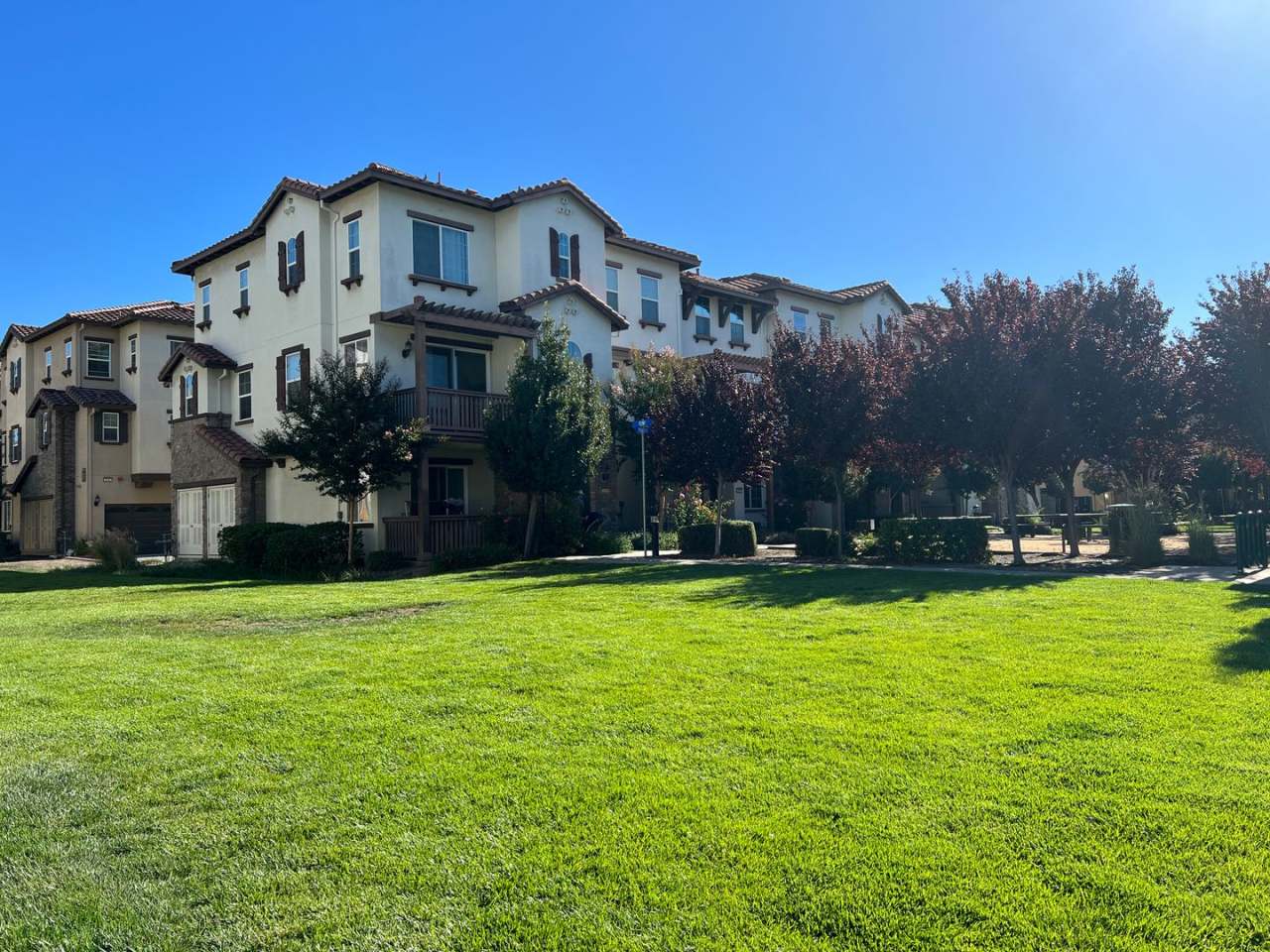 Gorgeous Tri-Level 3 bedroom 3.5 bath Townhome Perfectly Located in North San Jose