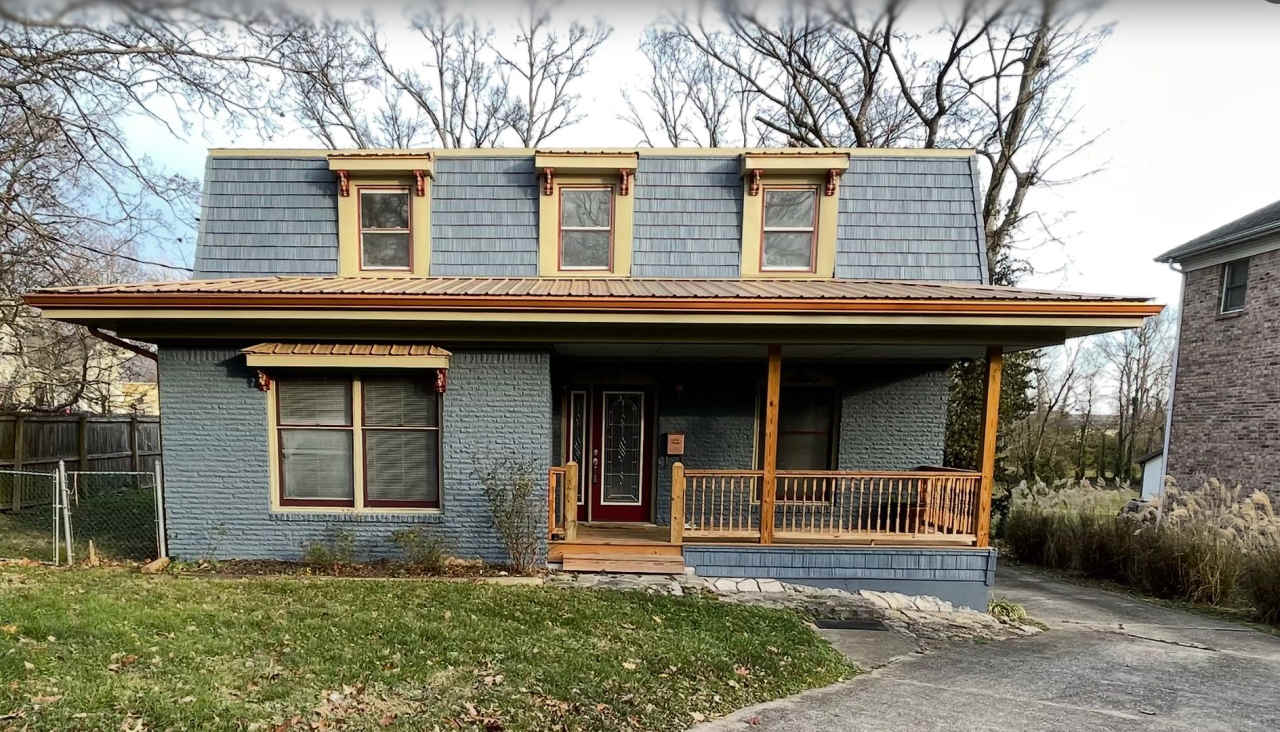 Charming 4 Bedroom Home in Downtown Shelbyville – Prime Location  Classic Comfort