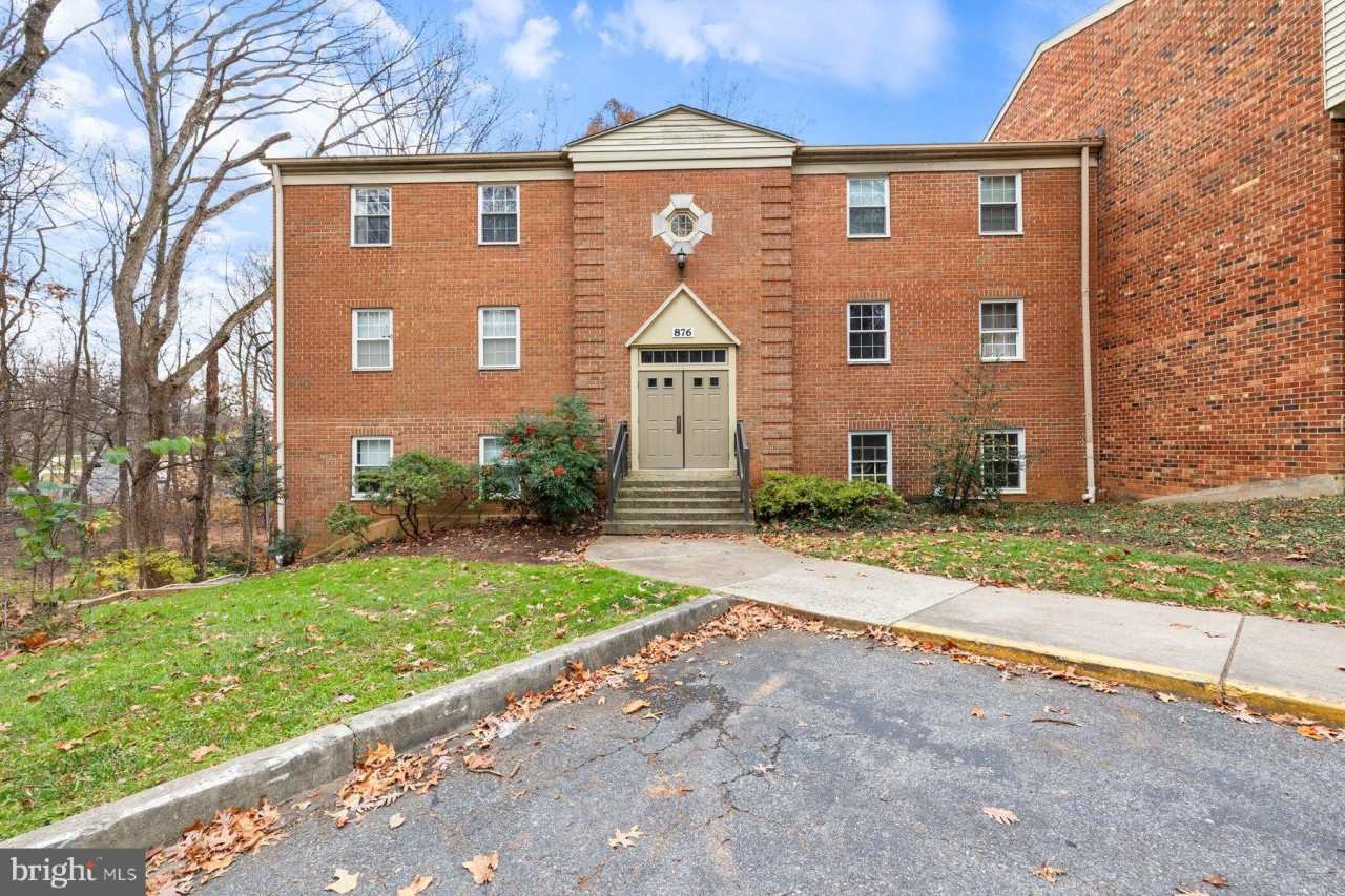 876 COLLEGE Parkway unit: 102