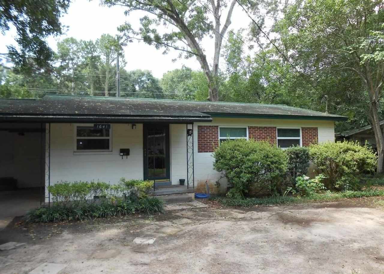 4 bed 2 bath house, walk to stadium! Available August 2026