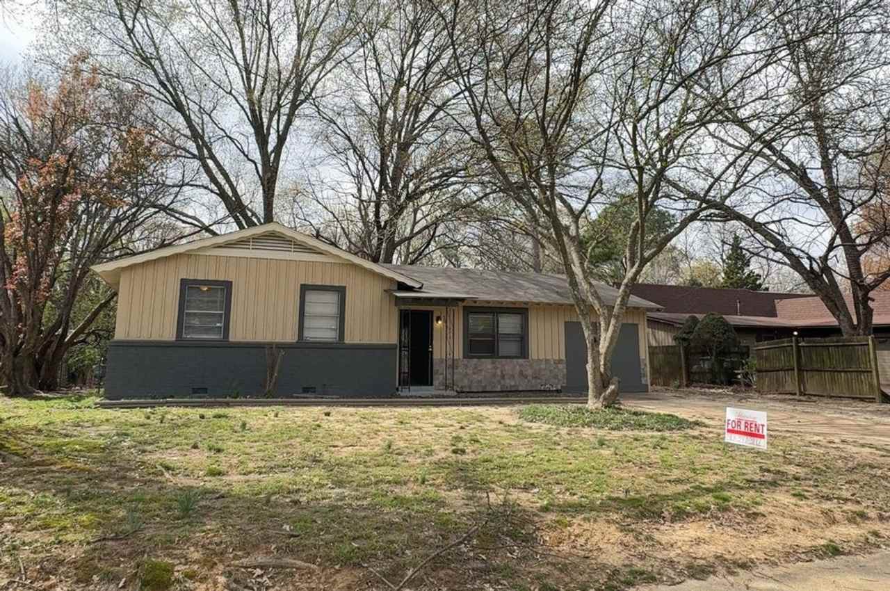 Newly Renovated 4 bedroom 2 full bath home in Parkway Village - Open To Section 8