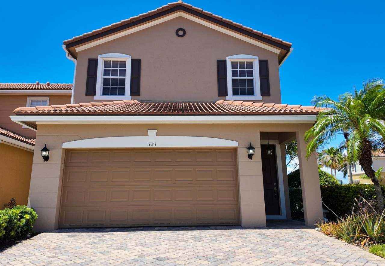 3 Bedroom 2.5 Bath Single Family home in Vero Beach.