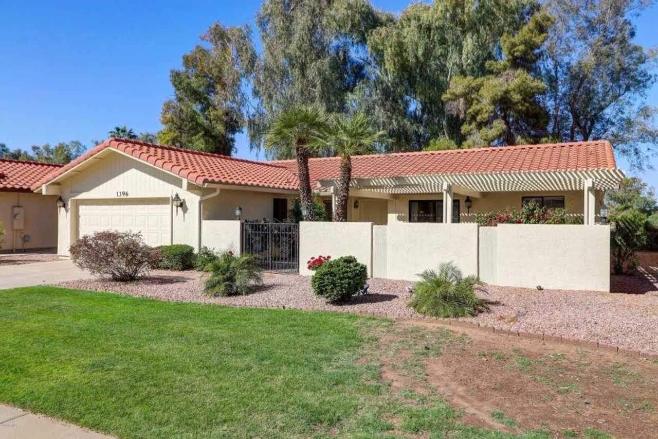 45+ Active Adult Resort Community Updated Golf Course Property Available April 15, 2025 through December 2025!