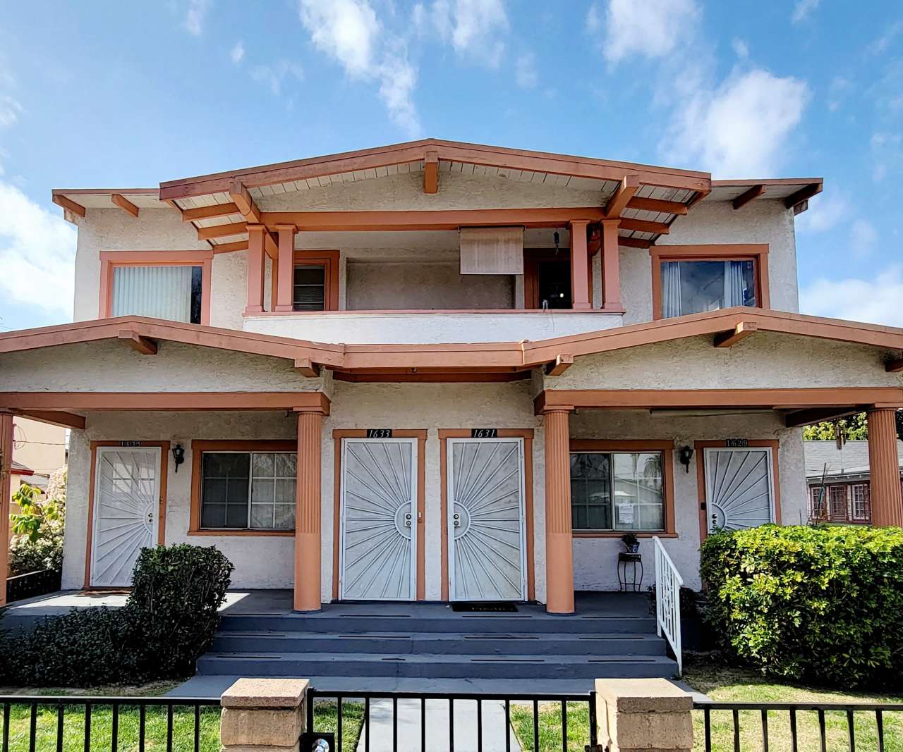 1635 South Burnside Avenue