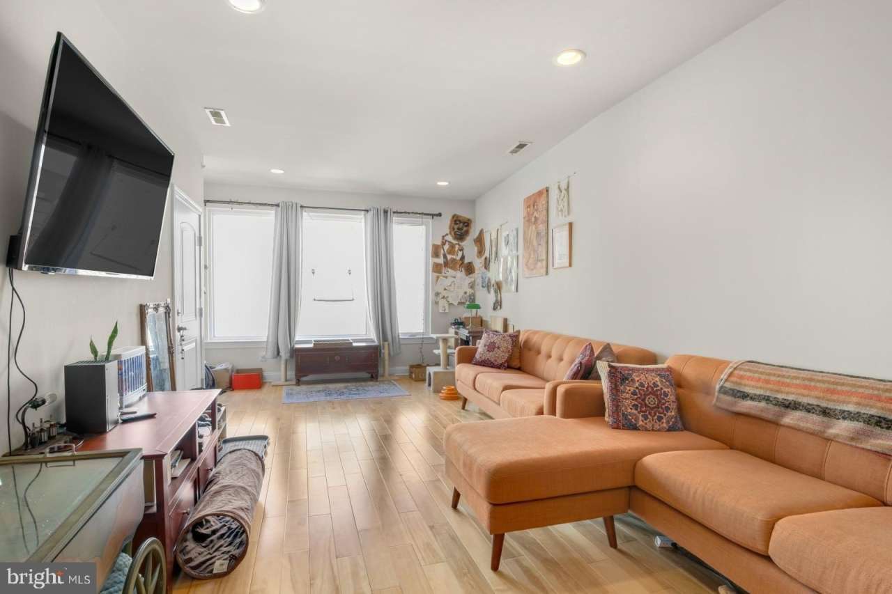 2426 FRANKFORD AVENUE