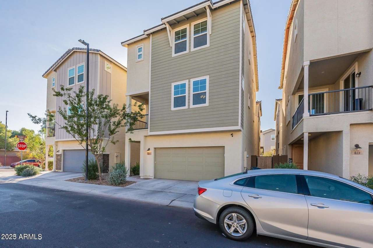 613 W WINCHESTER Drive