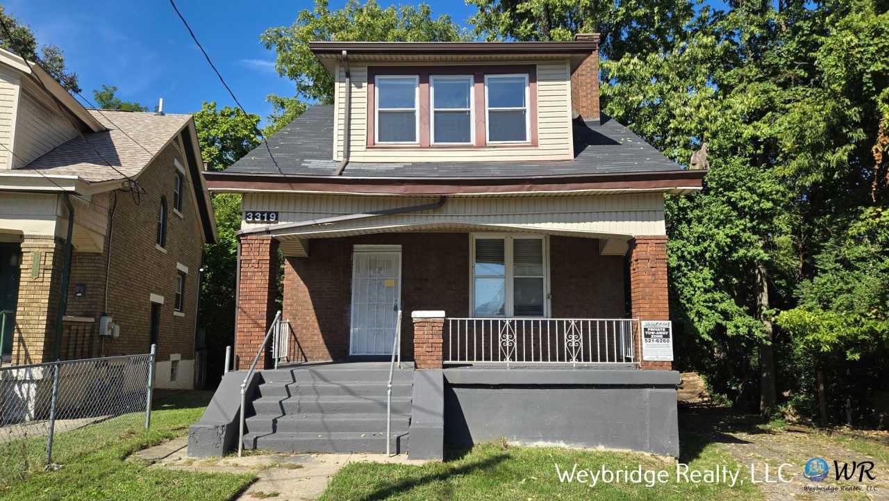 3-Bed 1 Bath House located in a cul-de-sac in Avondale