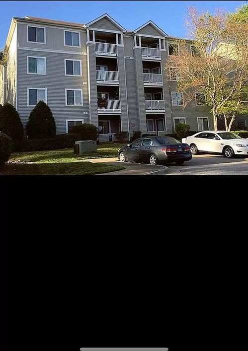 Room in 4 Bedroom Home at University Ct