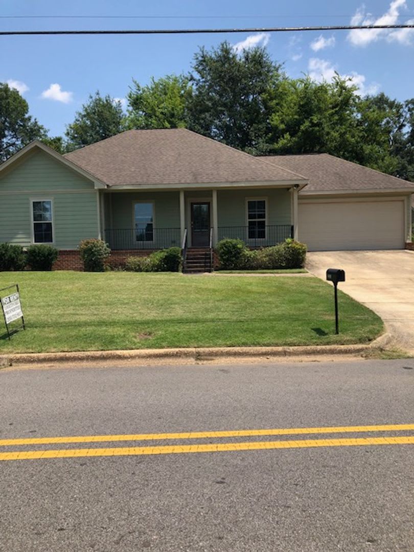 Leasing for Fall 2026 2203 Forest Lake Drive 3 Bed/ 3 Bath House