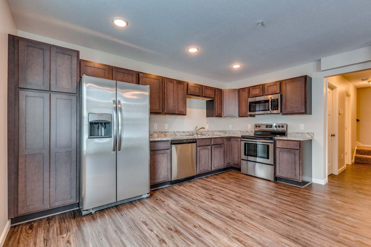 Feb rent free! Townhome for RENT 3bd 2ba 2car garage