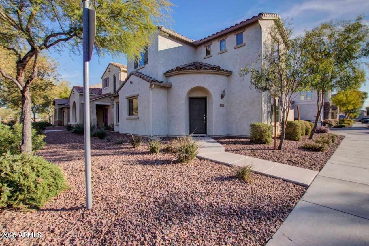 2216 W LE MARCHE Avenue