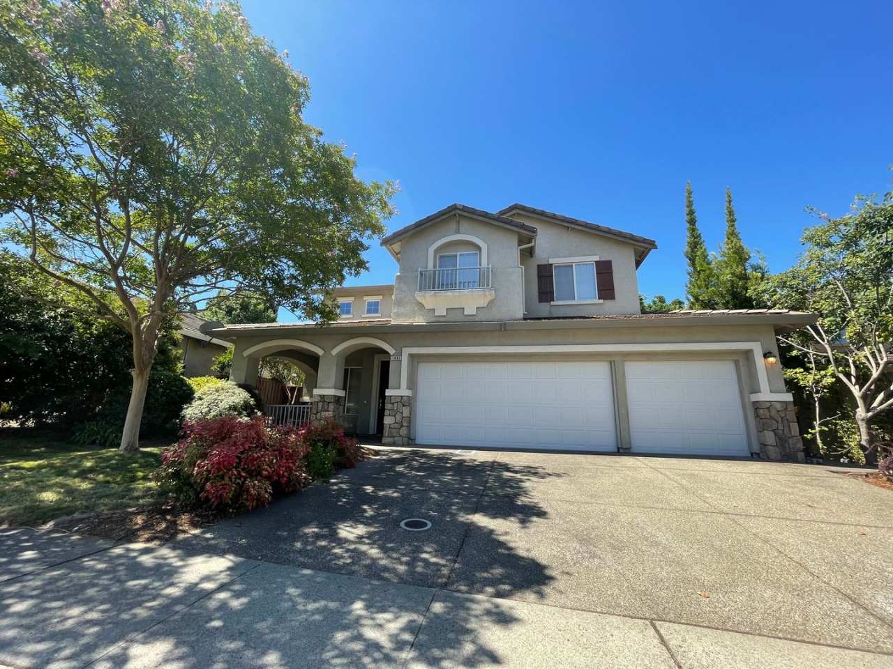 Kitchen Island, Covered Patio w/ Outdoor BBQ, Attached 3 Car Garage